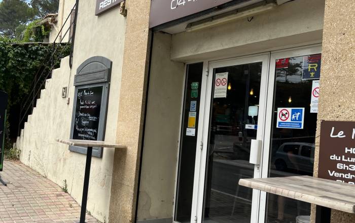 Le Bouche &agrave; Oreille