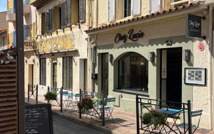 Le Bouche à Oreille