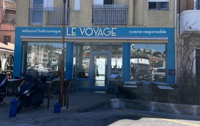 Le Bouche à Oreille