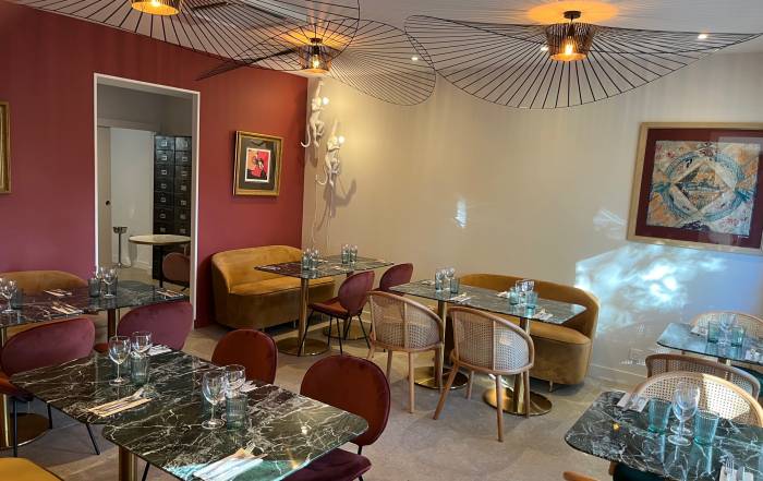 Le Bouche à Oreille